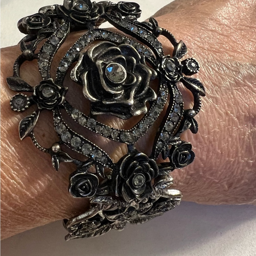 Gunmetal Gray Rose Filigree Stretch Cuff Vintage 80's Bracelet - Picture 4 of 6